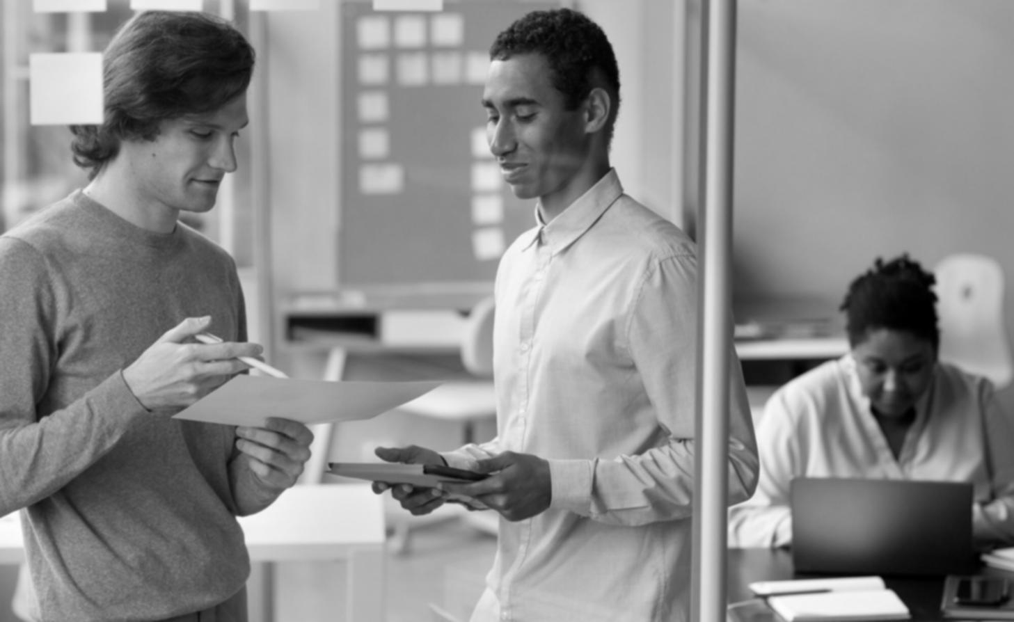 Équipe calenthurivox travaillant sur l'innovation financière